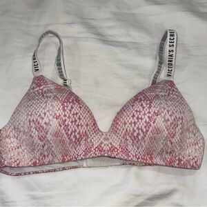 Victoria’s Secret Women’s 34B T-shirt lightly lined wireless bra